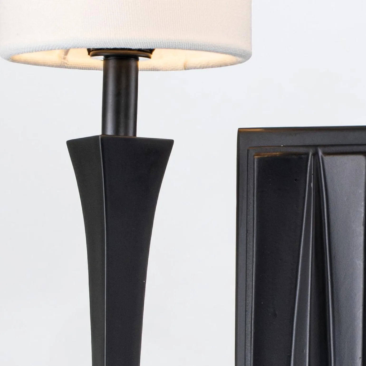 Dekoracyjny kinkiet Crest - 2 źródła światła - Matowa czerń (QN-CREST-2WB-BLK) - Quintiesse