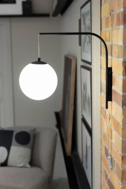 DIONE Wall 1L White/Black (108420) Markslojd