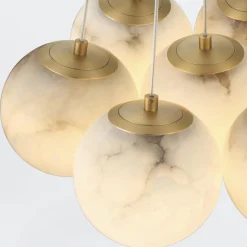 Duża alabastrowa lampa wisząca Kepler - 7 źródeł światła - Szczotkowane złoto (QN-KEPLER-7P-BG) - Quintiesse