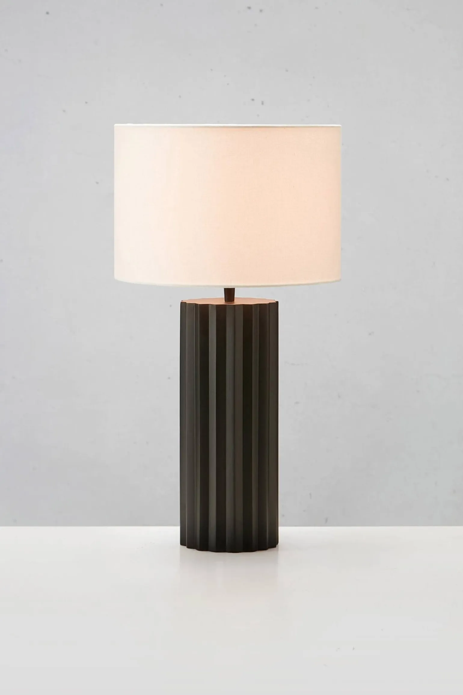 HASHIRA Table 1L Black/Offwhite (108670) Markslojd