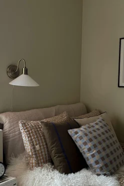 Kinkiet ze szklanym kloszem Vela Antique Brass/ Shiny White (108865) Markslojd