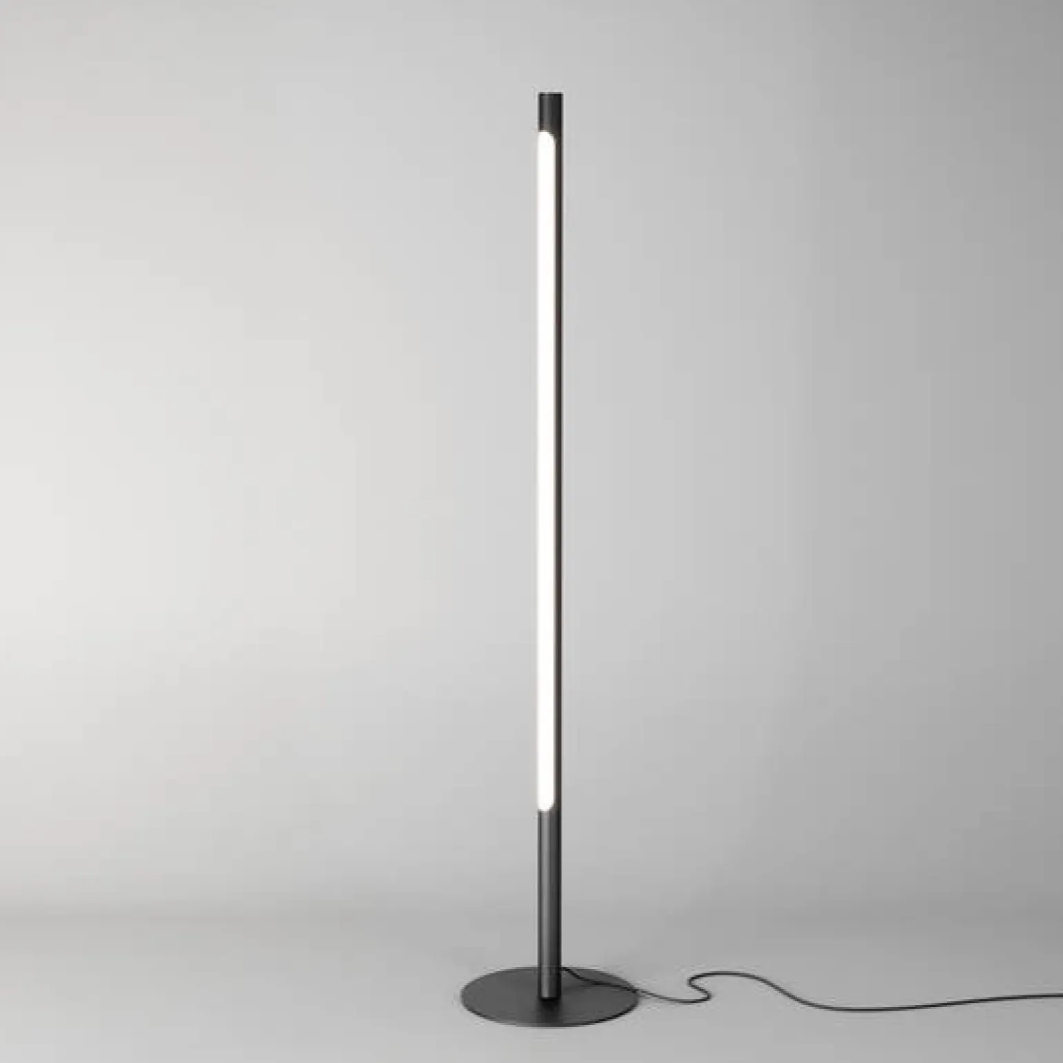 Lampa podłogowa THIN TUBE LED czarna (26551-L927-D9-00-12) - Aqform