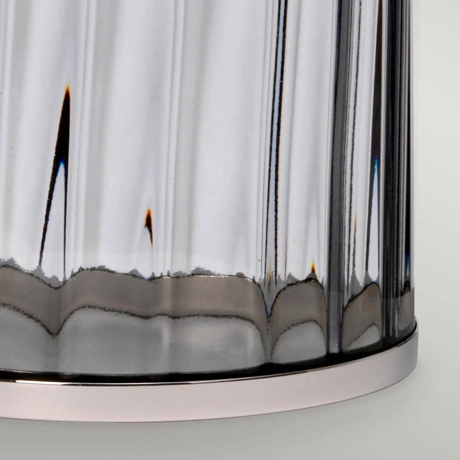 Lampa stołowa Reno - 1 źródło światła - Dymione szkło/ Polerowany nikiel (QN-RENO-SMOKE-PN) - Quintiesse