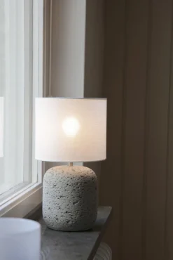 Lampa stołowa z abażurem MONTAGNA 32cm Grey/Offwhite (108861) Markslojd